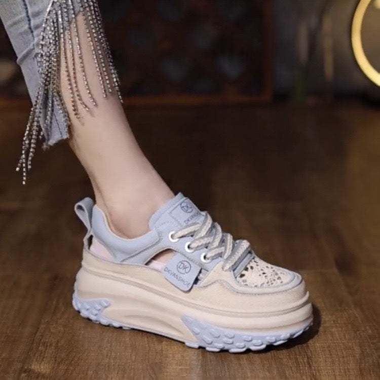 Damen Modische Sneaker mit luftigen Lochungen und dämpfender Laufsohle EB