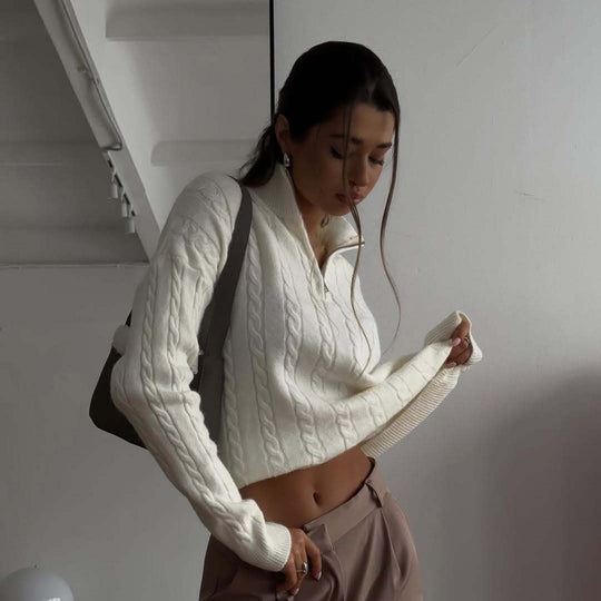 Damen Strickpullover mit modernem Zipper und Rippstrickdetails EB