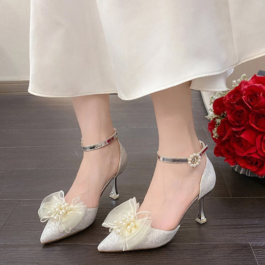 Damen elegante Pumps mit zierlichem Blumenschmuck EB