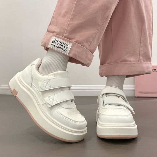 Damen Hochwertige Plateausneaker mit praktischem Klettverschluss und luxuriösem Komfort EB