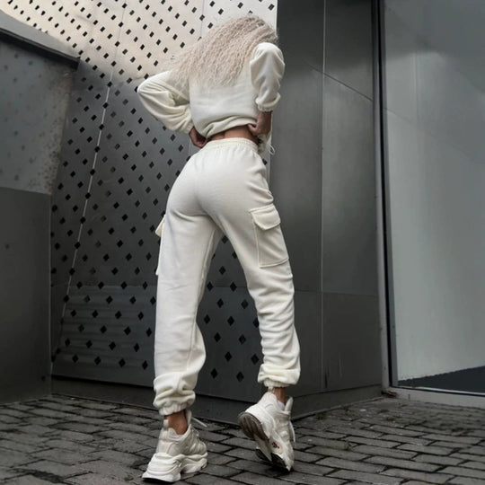 Damen sportlich-elegantes Lounge-Set aus schwerem Baumwollfleece mit Stehkragen, Kängurutasche und Cargo-Beintasche Eichborn Berlin