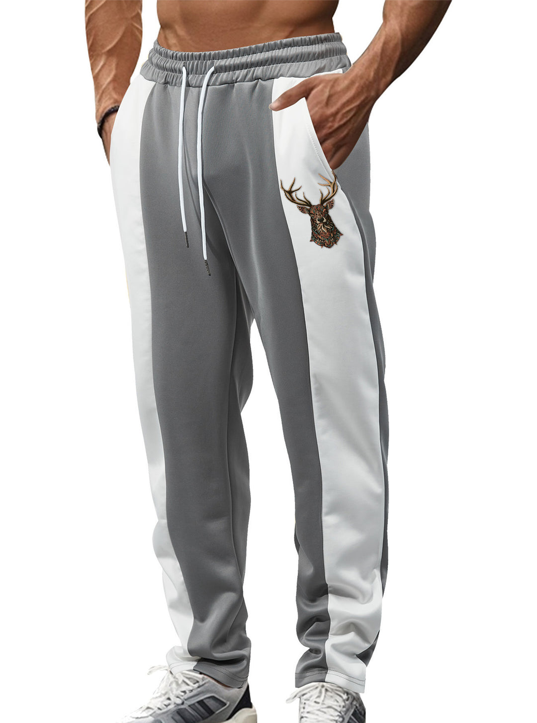 Herren nan sportive Trackpants mit seitlichen Kontrastbahnen elastischem Bund Kordelzug und Hirschstickerei EB