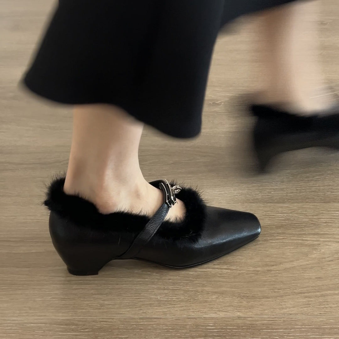 Damen elegante Ballerina-Schuhe mit Kuschelfell-Besatz und schickem Riemen EB