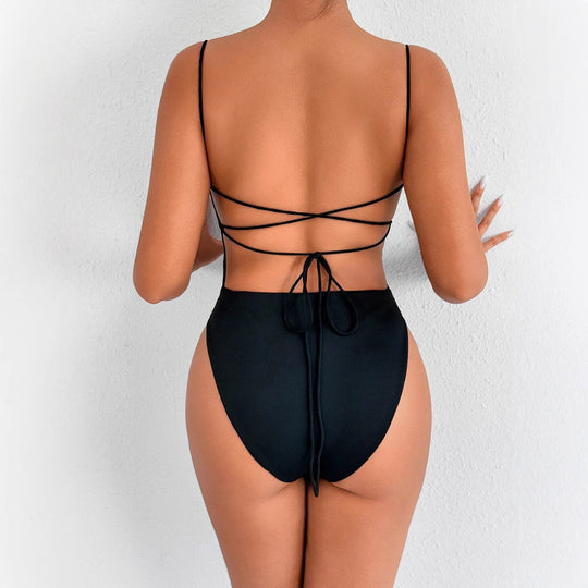 Damen Hochgeschnittenes Bade-Outfit mit schmalen Trägern EB