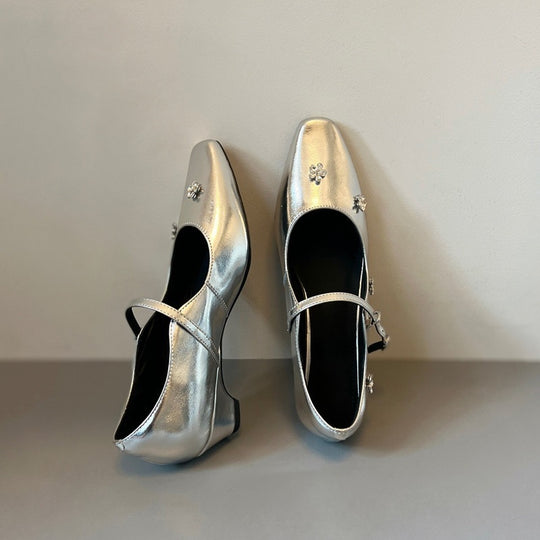 Damen Ballerinas mit blumigen Verzierungen und glänzender Lackoberfläche EB