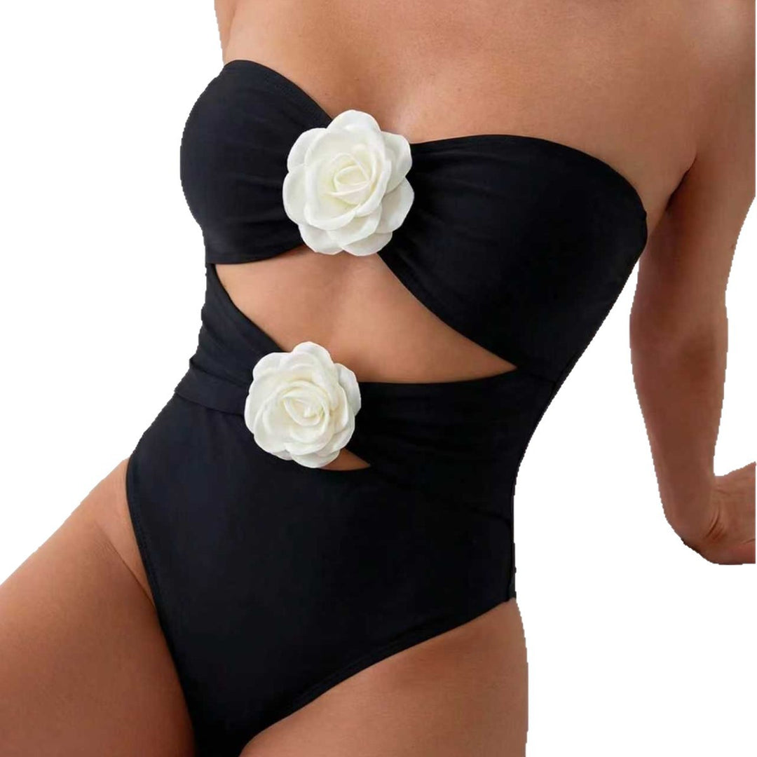 Damen Eleganter Cut-Out-Badeanzug mit floralem Detail EB