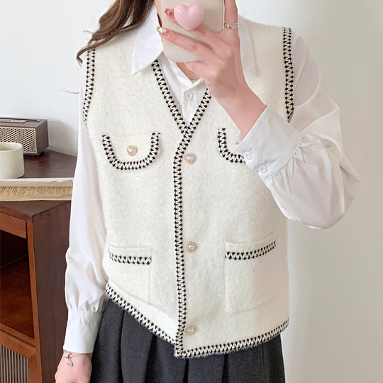 Damen Strickjacke mit Herzknöpfen und kontrastierenden Details EB