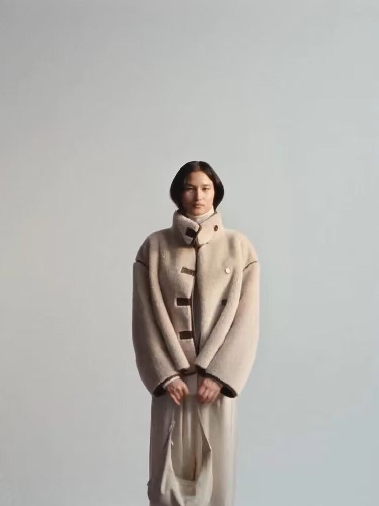 Damen Teddyfelljacke mit stylischem Stehkragen und praktischen Taschen EB