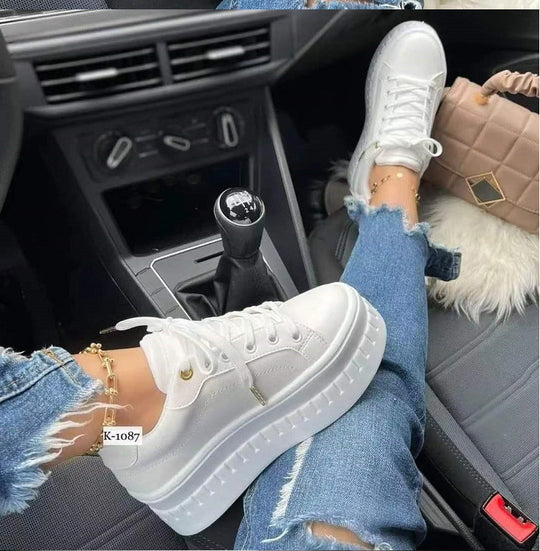 Damen modische Plateausneaker mit detailreicher Schnürung und komfortabler Sohle EB