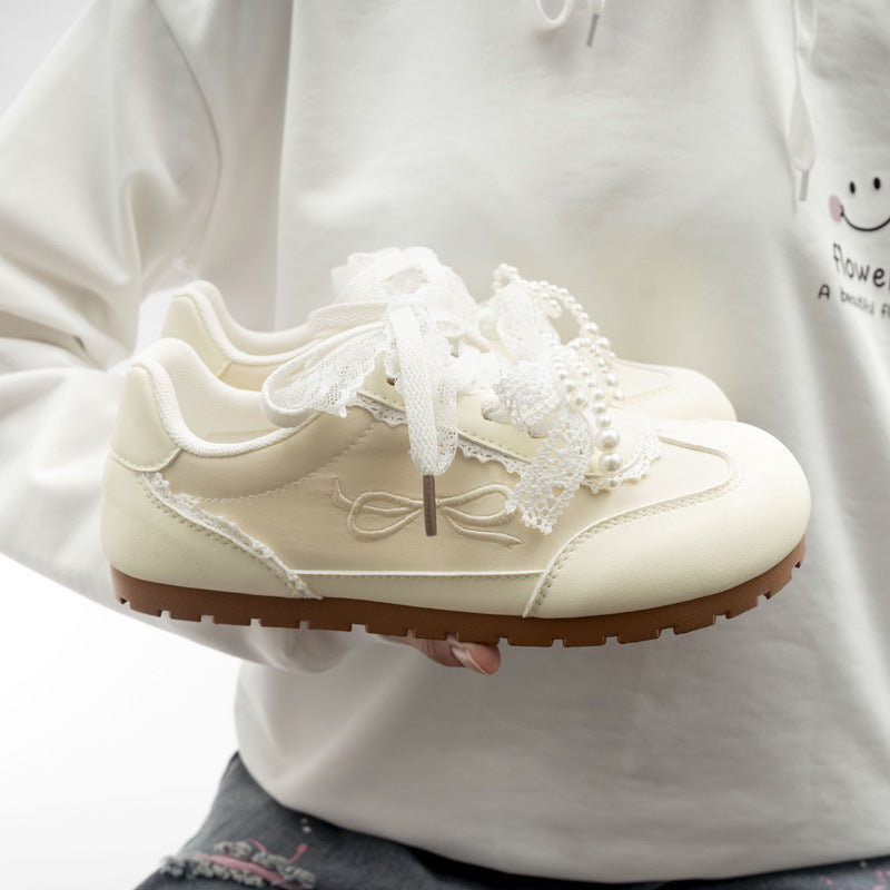 Damen Sneakers mit verspielter Spitze und innovativem Schnürsystem EB