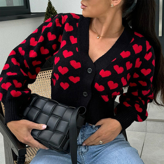 Damen Strickjacke mit Herzmotiv und dekorativen Knöpfen EB