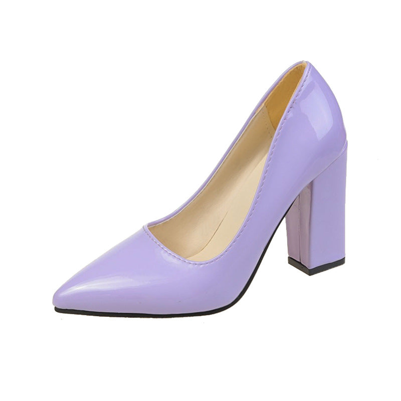 Damen Spitzen Pumps mit bequemem Blockabsatz und glänzendem Finish EB