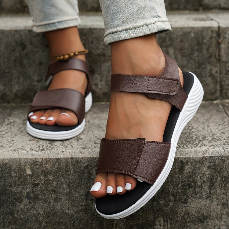 Damen bequeme Sandalen mit breiten Riemen und flexiblem Fußbett EB
