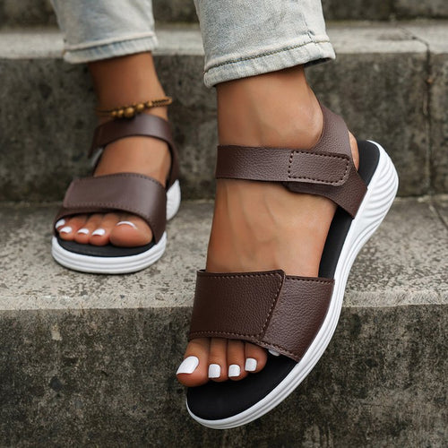 Damen bequeme Sandalen mit breiten Riemen und flexiblem Fußbett EB