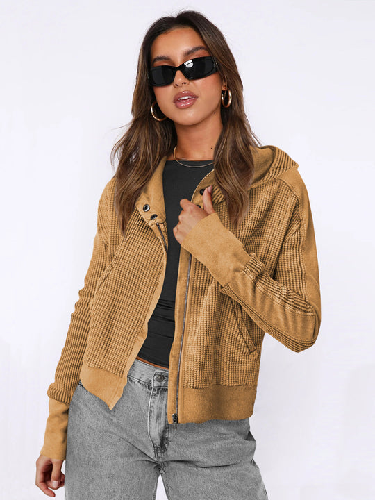 Damen Sportliche Kapuzenjacke aus strukturiertem Material EB
