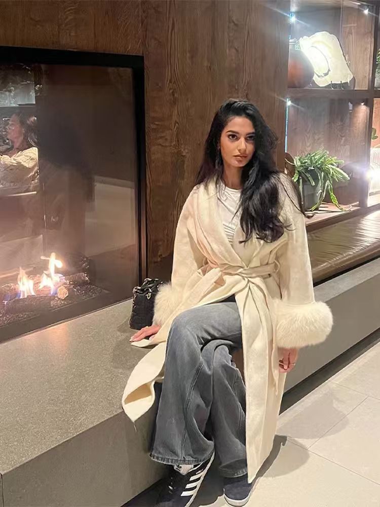 Damen eleganter, warmer Mantel mit luxuriösen Fellsärgen EB