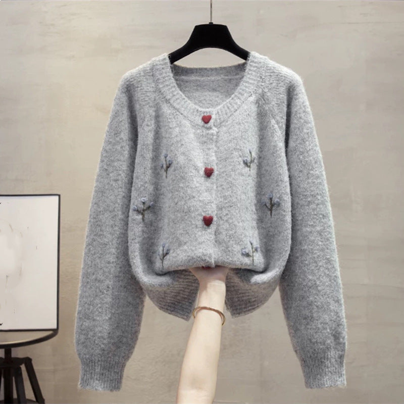 Damen kuscheliger Strickjacke mit Herzen und Blumenstickerei EB