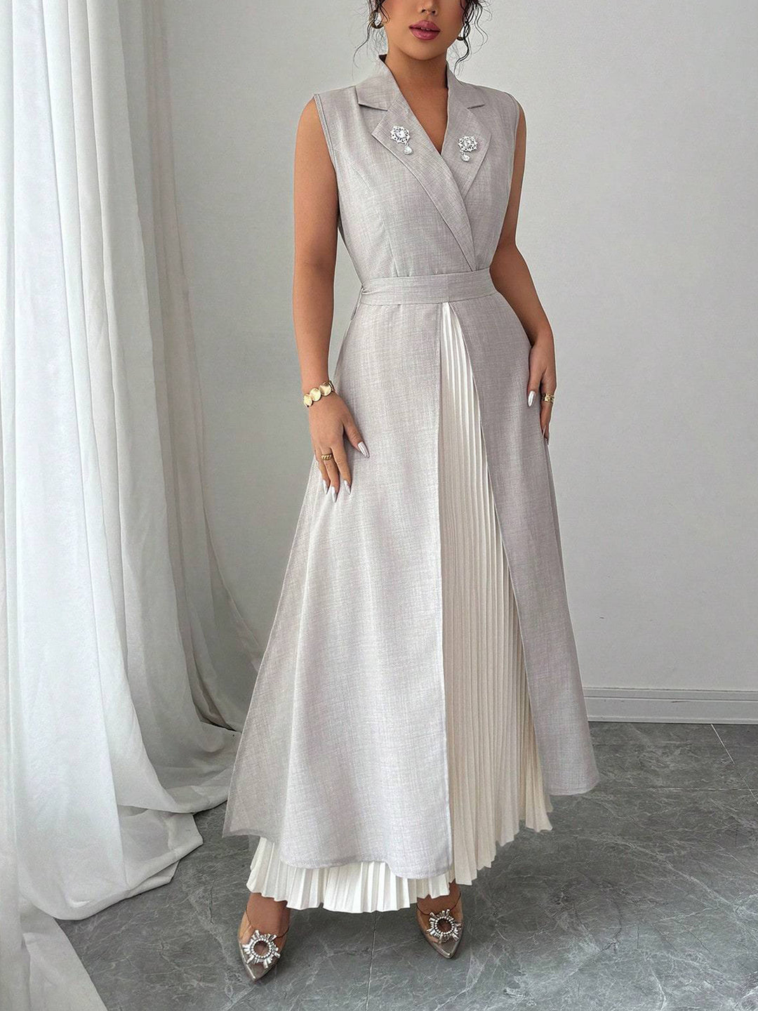 Damen Elegantes Kleid mit plissierten Details EB