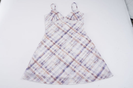 Damen Spitzen-Nachtkleid mit verführerischem V-Ausschnitt und feinen Karomustern EB