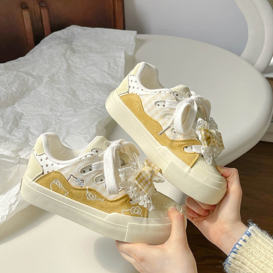 Damen Sneakers mit verspielt romantischen Details und komfortablen Sohlen EB