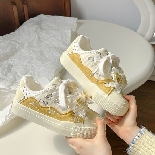 Damen Sneakers mit verspielt romantischen Details und komfortablen Sohlen EB