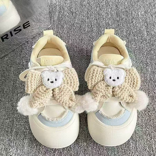 Damen Mode Sneaker mit verspieltem Design und kuscheligem Detail EB