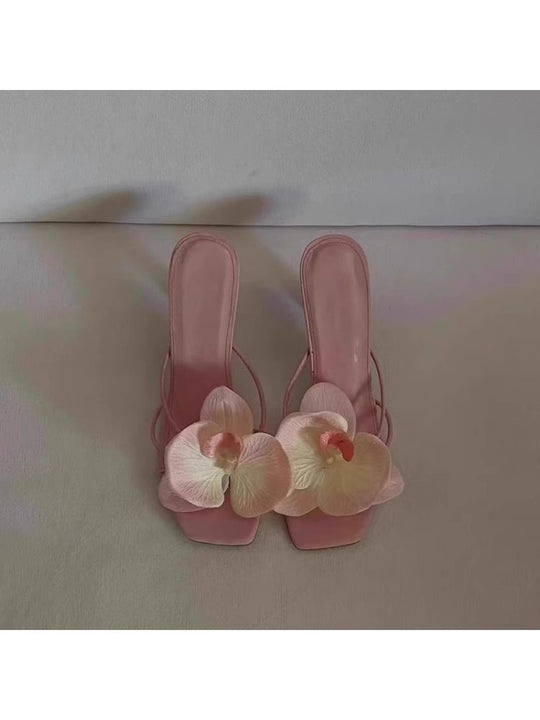 Damen Sandalen mit floralen Akzenten und elegantem Design EB