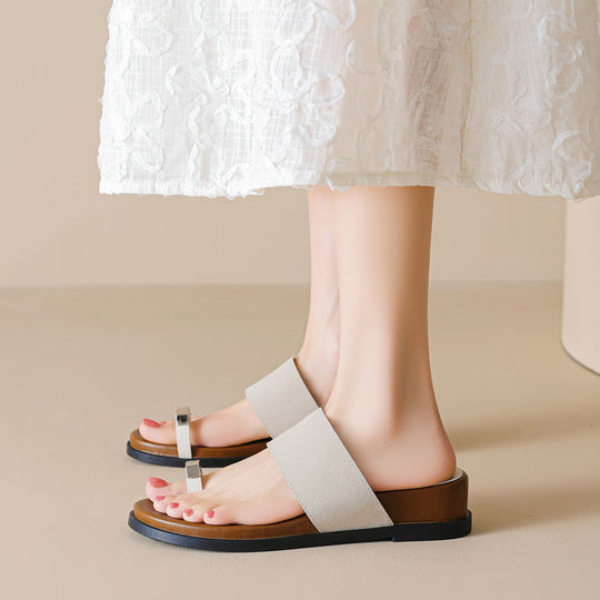Damen modische Zehentrenner-Sandalen mit breitem Riemen und stylishen Akzenten EB