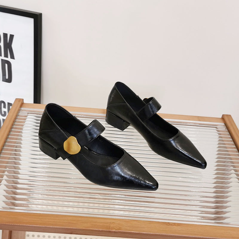 Damen elegante Pumps mit zierlichen Riemen und geschmackvoller Schließe EB