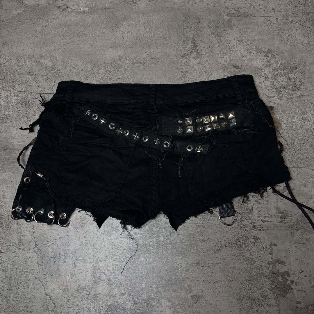 Damen Modische Shorts mit einzigartigen Details EB