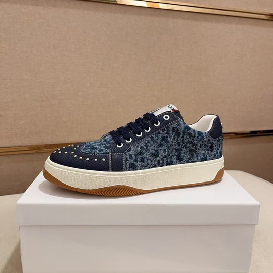 Damen Sneakers mit geometrischem Obermaterial und modischen Applikationen EB