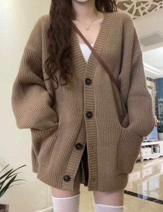 Damen Grobstrickjacke mit großen Taschen und Knopfdetails EB