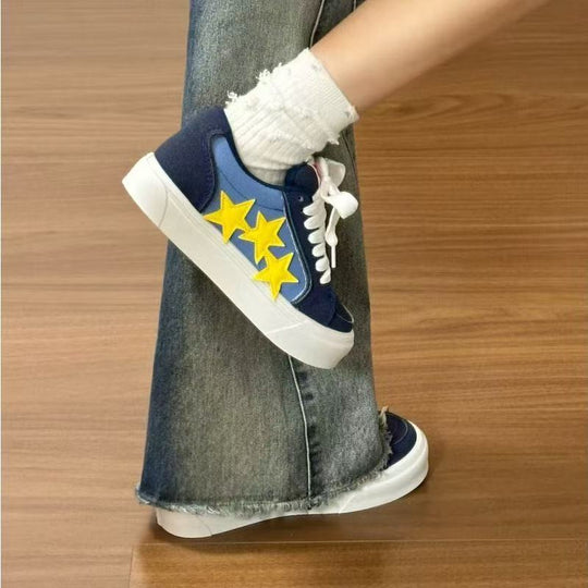 Damen Sneakers mit auffälligen Sternen-Applikationen und dämpfender Sohle EB