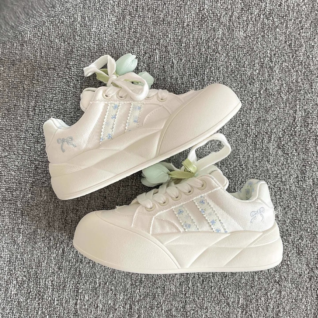 Damen Sneakers mit floralem Schnür-Design und bequemer Polsterung EB