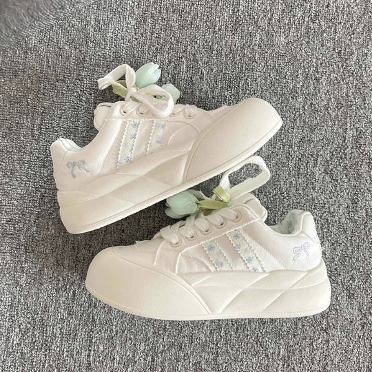 Damen Sneakers mit floralem Schnür-Design und bequemer Polsterung EB