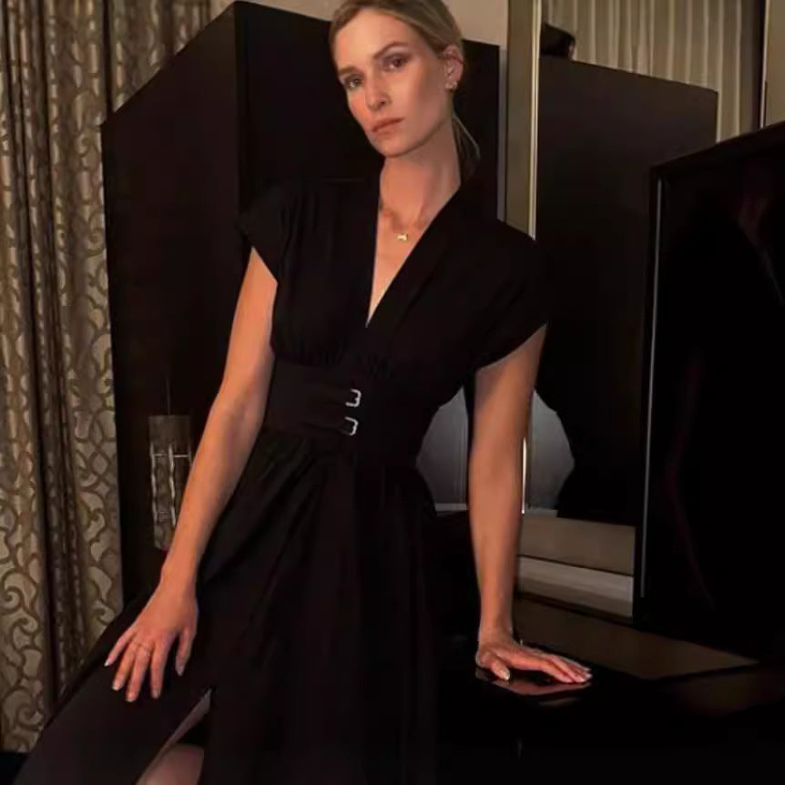 Damen Maxikleid im zeitlosen Schnitt mit verkürztem Oberteil und eleganter Taillenbetonung EB