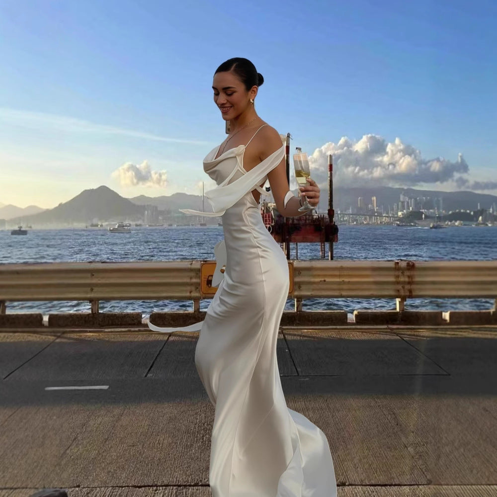 Damen Elegantes Satin-Maxikleid mit raffiniertem Raffungseffekt und asymmetrischen Trägern EB