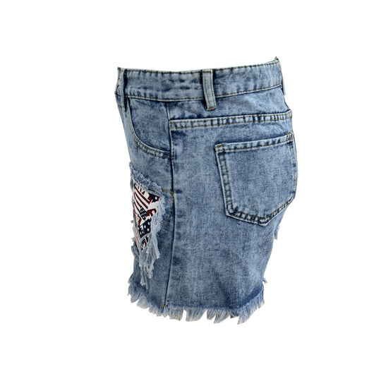 Damen Destroyed Denim-Shorts mit fransigen Taschen und modischen Aufnähern EB