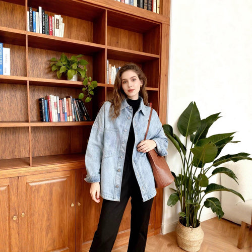 Damen nan oversized Jeanshemd mit aufgesetzten Brusttaschen, leichter Baumwoll-Denim und abgerundetem Saum EB