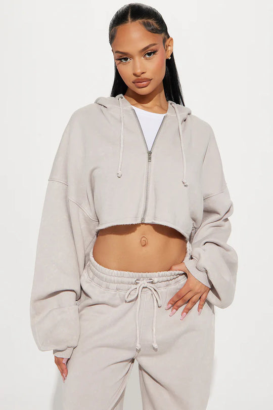 Damen gekürztes Reißverschluss-Kapuzenoberteil und hochtaillierte weite Fleece-Jogginghose Set Eichborn Berlin