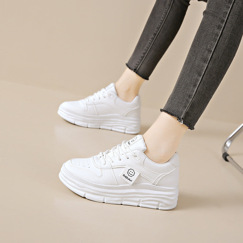 Damen Plattform Sneakers mit auffälligem Design und gepolsterter Sohle EB