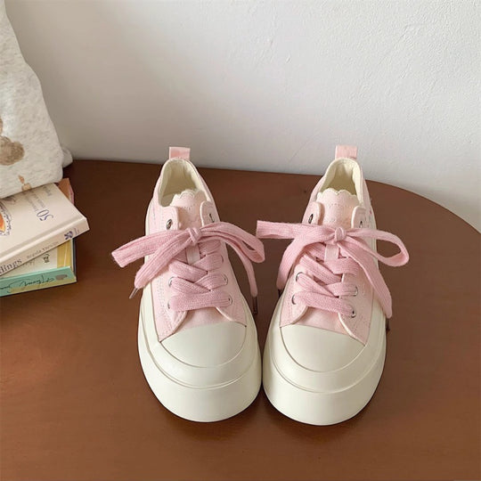 Damen Plateau-Sneaker mit floralen Applikationen und strapazierfähigem Obermaterial EB