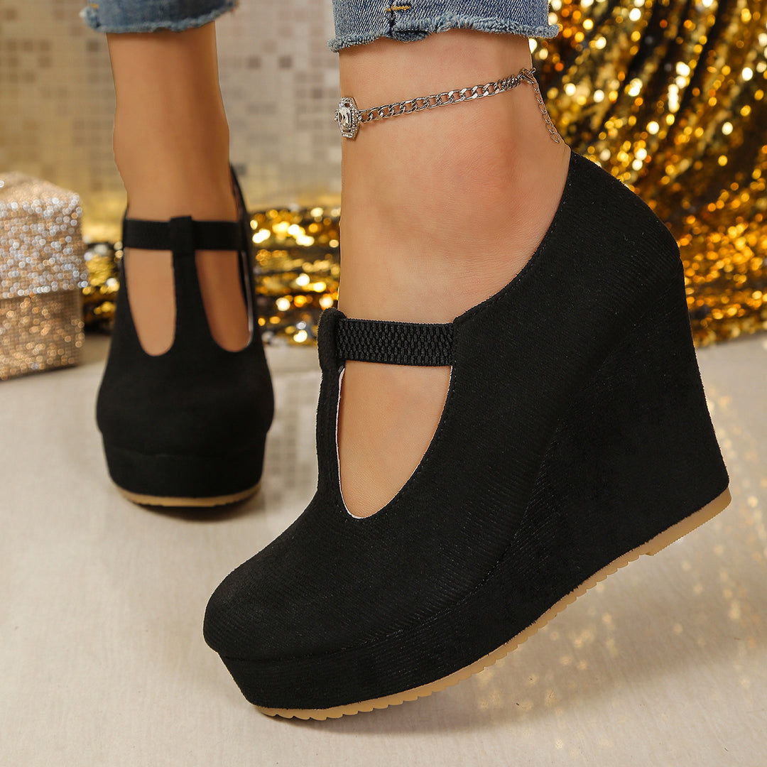Damen Wedge-Pumps mit schickem T-Strap-Design EB