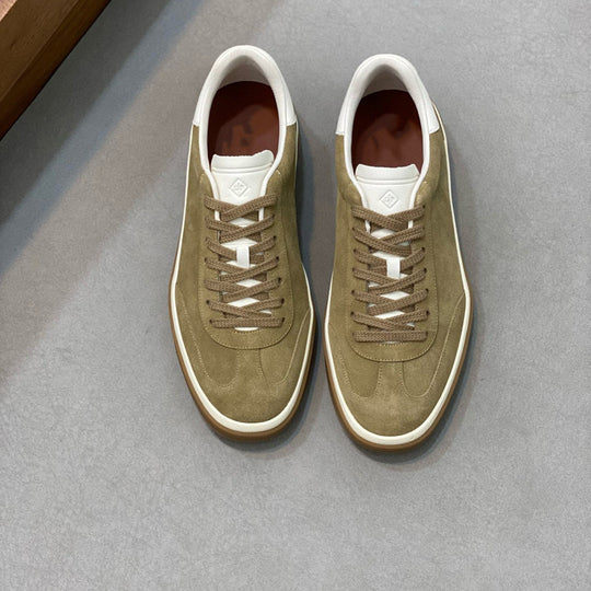 Damen Sneaker aus weichem Wildleder mit raffiniertem Schnürsystem EB