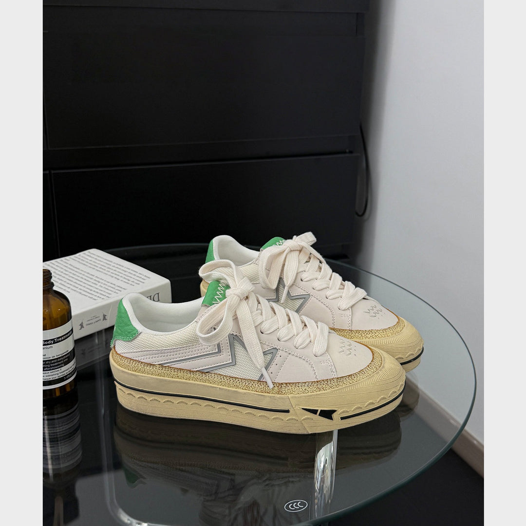 Damen modische Plattform Sneakers mit robustem Obermaterial und glänzendem Akzent EB
