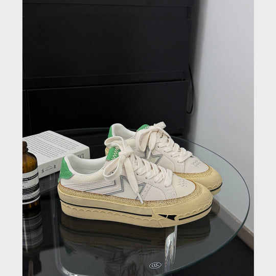 Damen modische Plattform Sneakers mit robustem Obermaterial und glänzendem Akzent EB