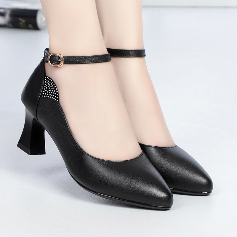 Damen Pumps mit elegantem Riemchen und komfortablem Blockabsatz EB 1776166615