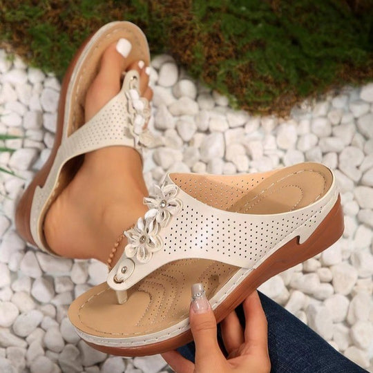 Damen komfortable Zehentrenner-Sandalen mit modischen Blumendetails und anatomischem Fußbett EB