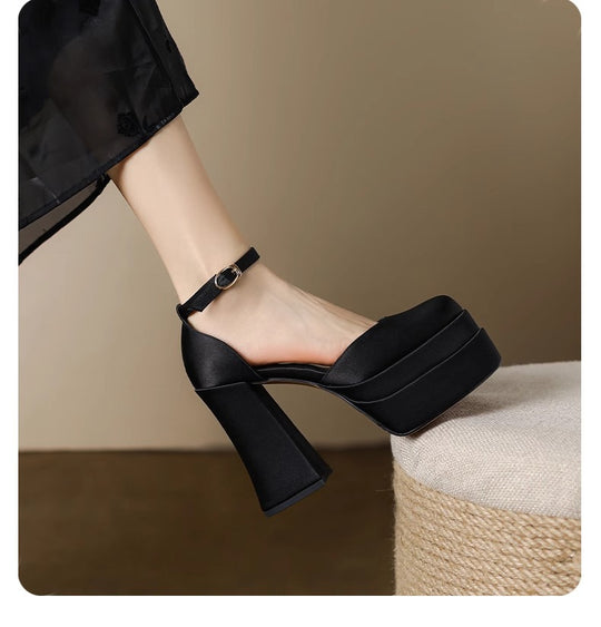 Damen Plattform-Sandaletten mit elegantem Riemchen EB