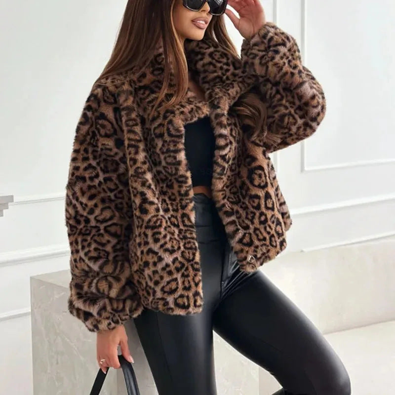 Damen nan kurze Kunstfelljacke mit Wildmuster, V-Ausschnitt und taillierter Silhouette EB